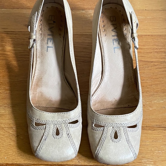 Cream Biviel retro pumps - Picture 9 of 9